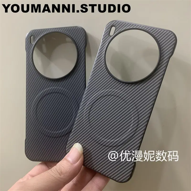Luxury Magnetic Carbon Fiber Pattern Hard Case with MagSafe Compatibility
