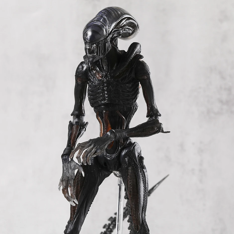 Figura Alien: Romulus Ultimate Scorched Xenomorph de 18 cm. Merchandising