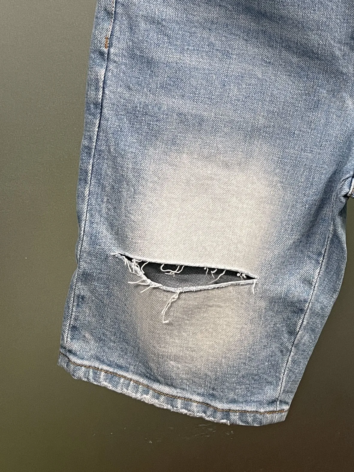 2024 Spring/Summer New D2 Jeans Trendy Men's Washed Worn Hole Patches Painted Slim Fit Micro Elastic denim shorts Men's