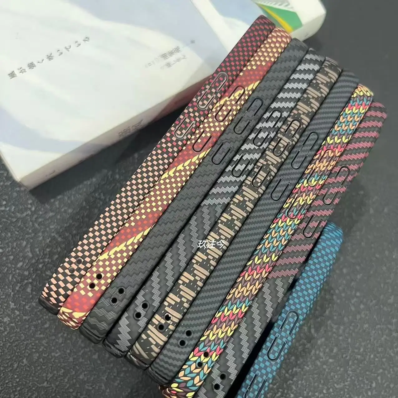 Stylish Carbon Fiber Texture Scratch-Resistant ShockProof Case Cover