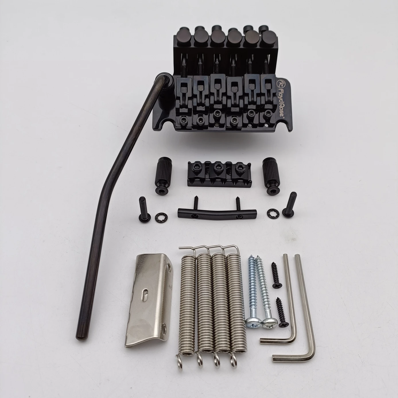 

Оригинальная Черная FR Rose Tremolo мост двойная блокировка мост из нержавеющей стали Длина блока 34 мм Запчасти для гитары