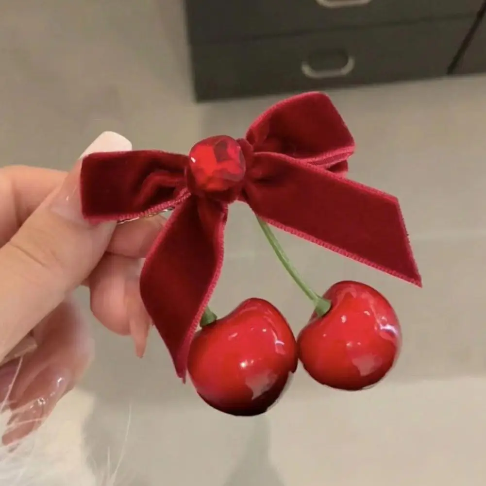 2PC Kirsche Rote Schleife Samt Textur Elegante Haarspange Modische Vielseitige Rand Haarnadel Süße Coole Kopfbedeckung Mädchen Haarschmuck – Detail 7