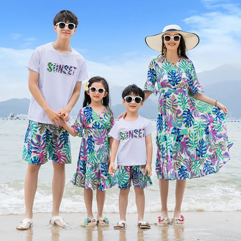 

Family Matching Outfits Mum Daughter Bohemian Foloral Dresses Summer Beach Dad Son T-shirt+Shorts Couple Clothes Holiday Seaside