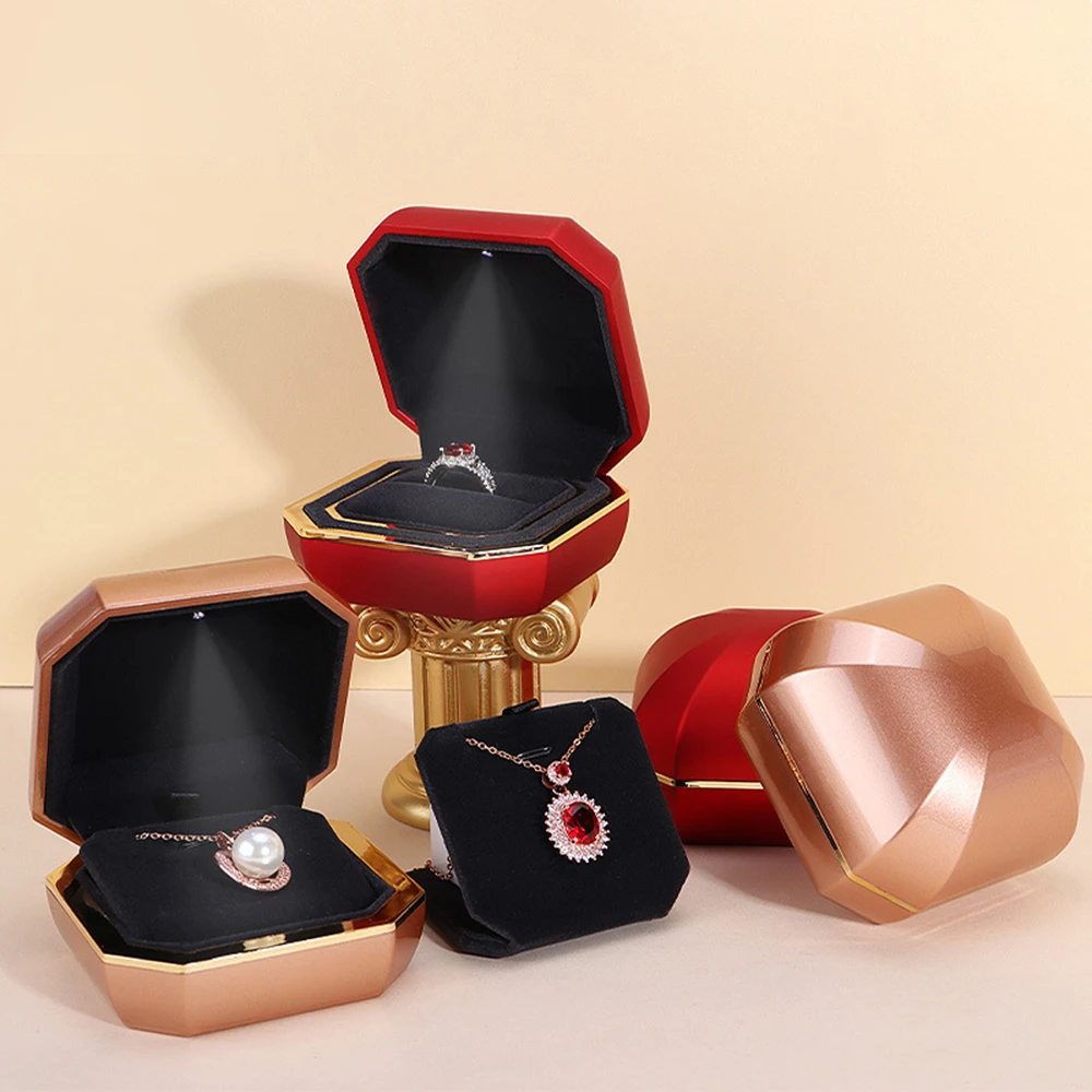 

LED Light Jewelry Box for Wedding Proposal Ring Pendant Necklace Organizer Octagon Plastic&Flannel Luxurious Gift Packaging Case