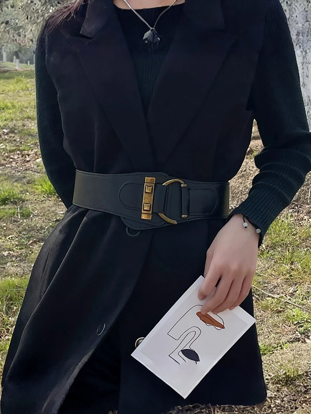 Vintage Luxus-Metallgürtel mit C-Schnalle, breiter Taillengürtel, schlankmachender PU-Gürtel, für Pullover & Mäntel, elegante Taillendekoration – Detail 7