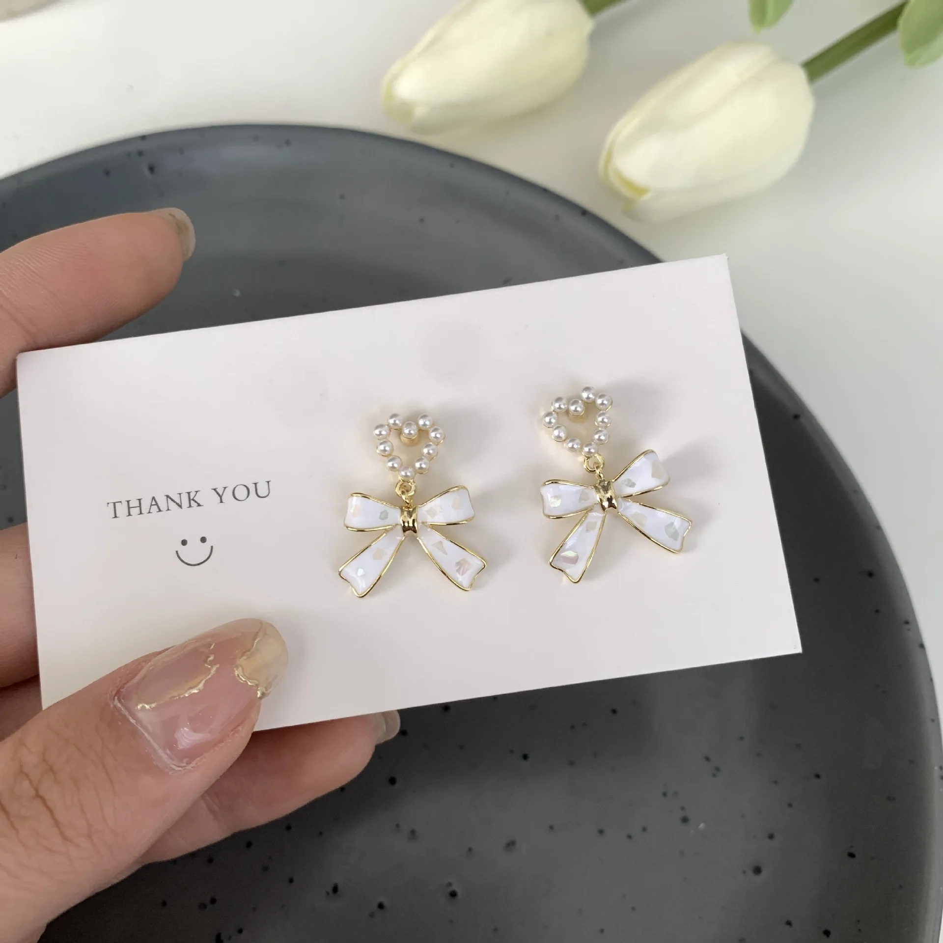 2022 New Simple Enamel White Bow Ear Clip on Earrings Female Fashion Sweet Pearl Heart Clip Earrings Without Piercing for Women 3