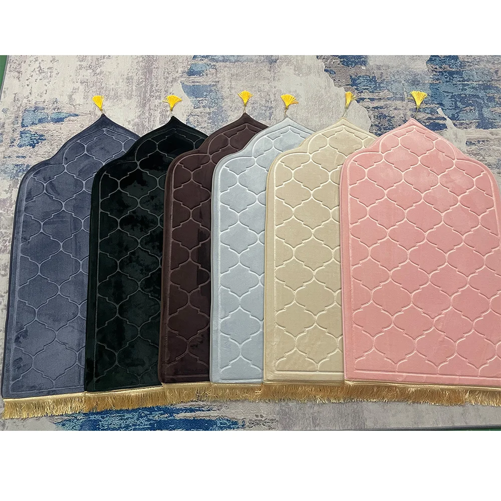 Prayer Mat for Muslim Ramadan Flannel Carpet Worship Kneel Embossing Floor Carpets Non-slip Soft Portable Travel Prayer Rug 3