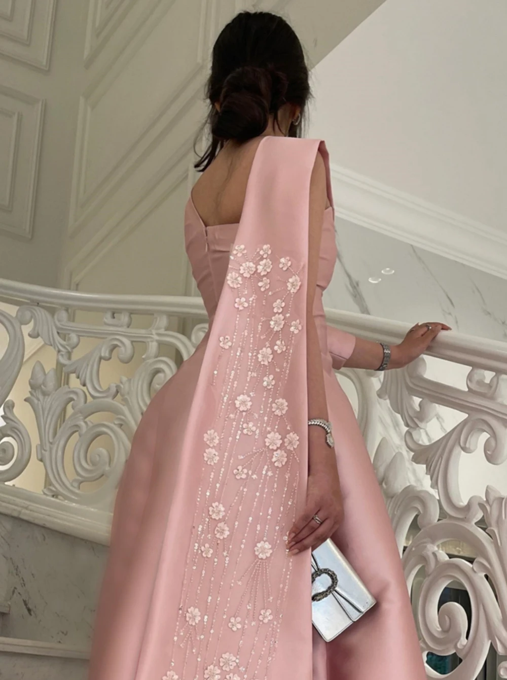 Рисунок 6 - Атласные трапециевидные платья