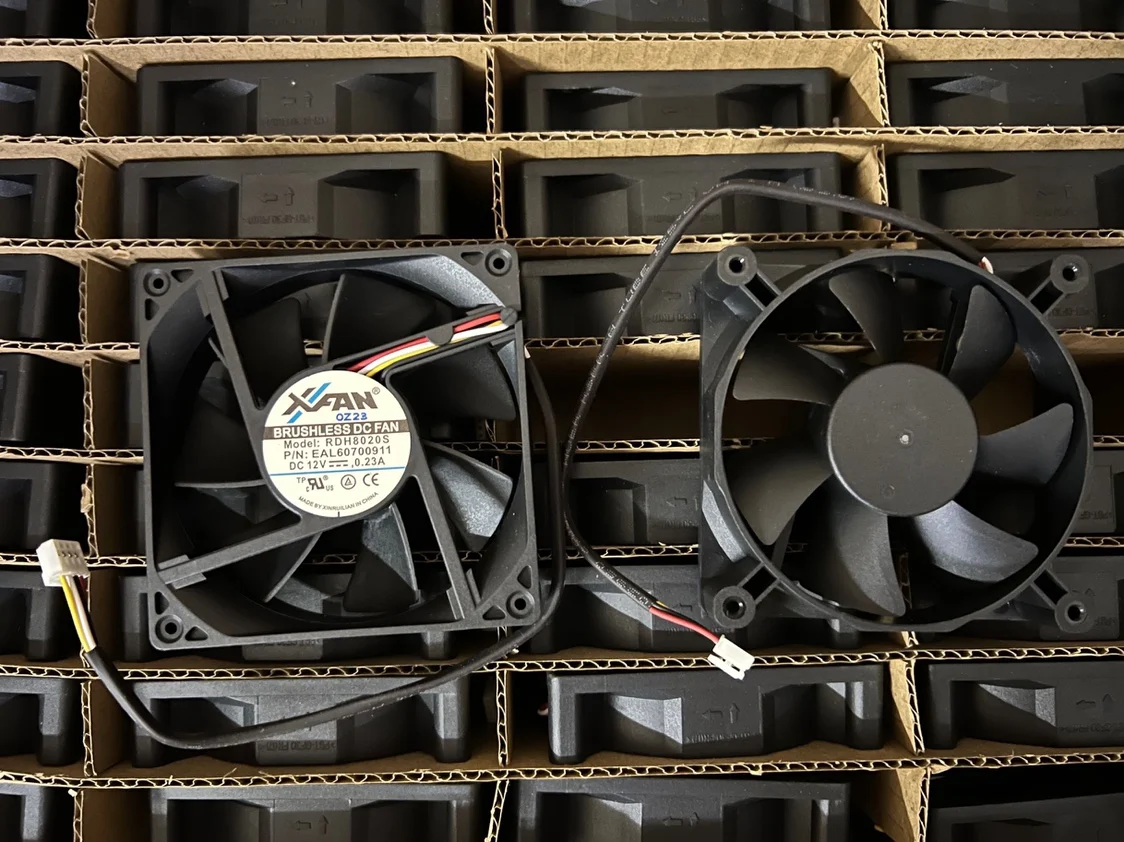 

Бесплатная доставка оригинальный новый Xinruilian RDH8020S 12V 0.23A 8 см 4-проводной 8020 охлаждающий вентилятор