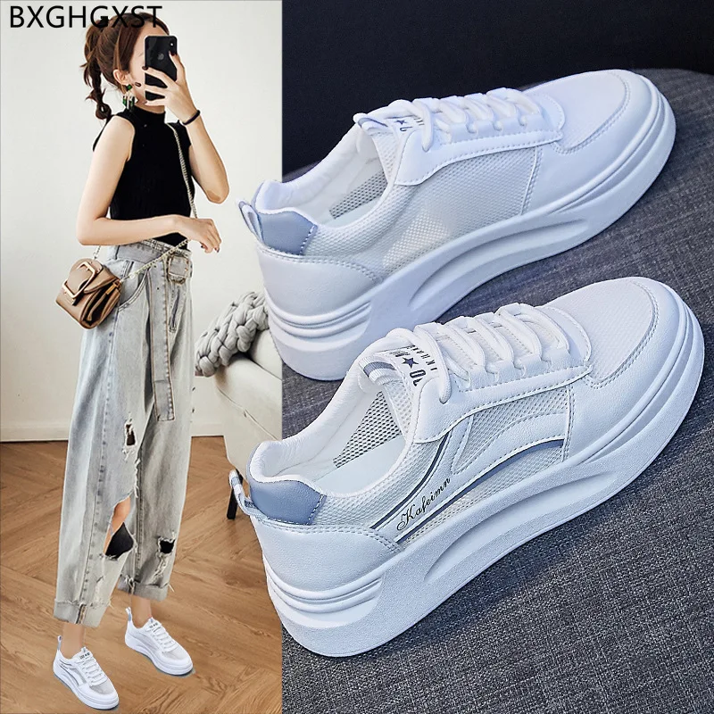 

Женские кроссовки на массивной вулканизированной подошве