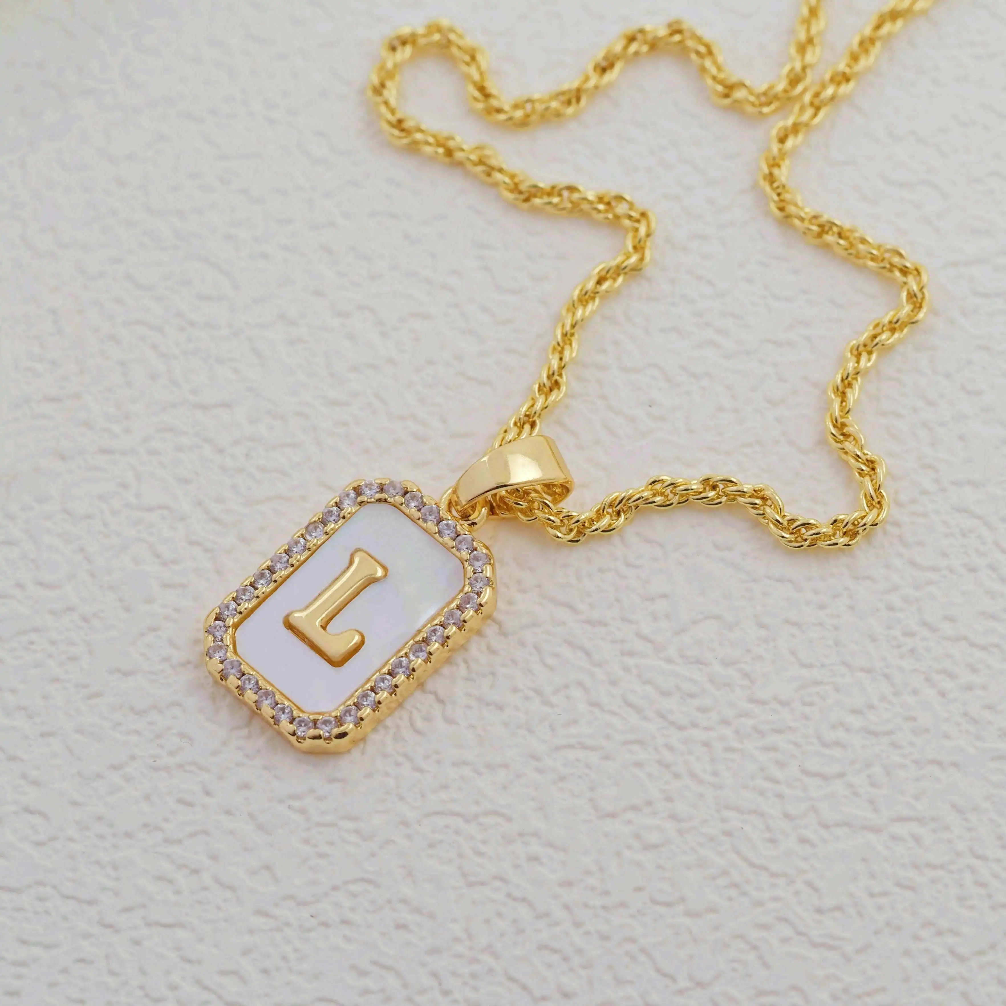 New 26 Letters Necklace Jewelry Women Custom Name Alphabets Shell Pearl Inlaid Zircon A~Z Initials Necklace Charms Jewelry Men 3
