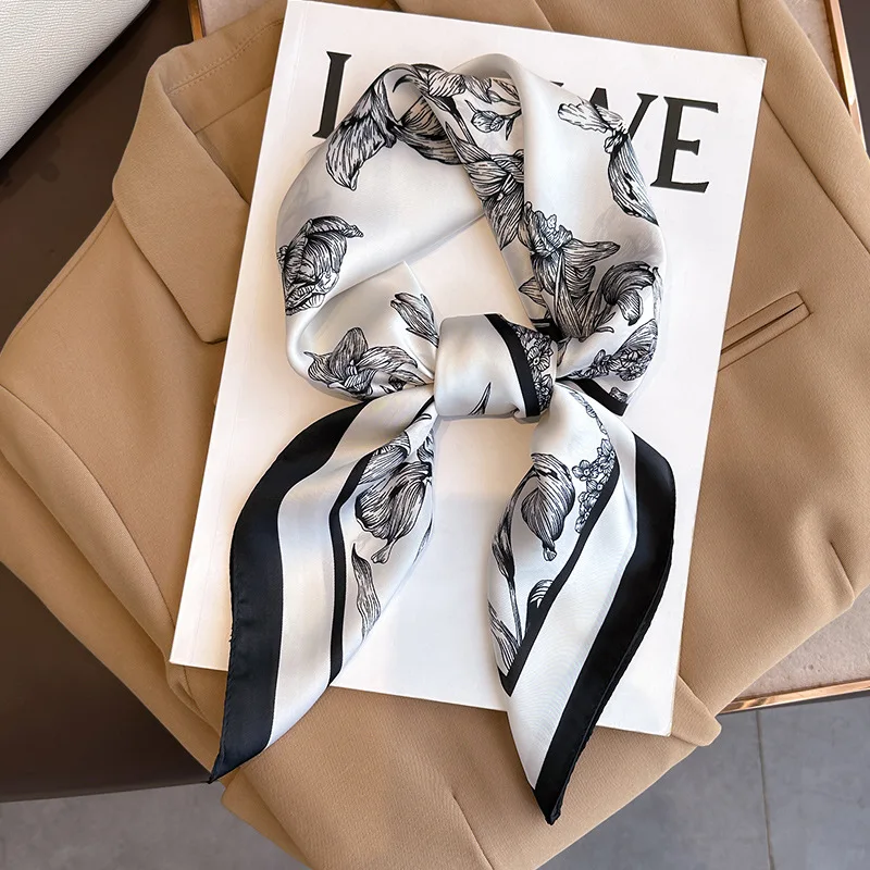 

Luxury Brand Sunscreen Shawls The Four Seasons Silk Scarves 70X70CM Beach Muffler Square Headscarf Women Fashion Muslim Kerchief