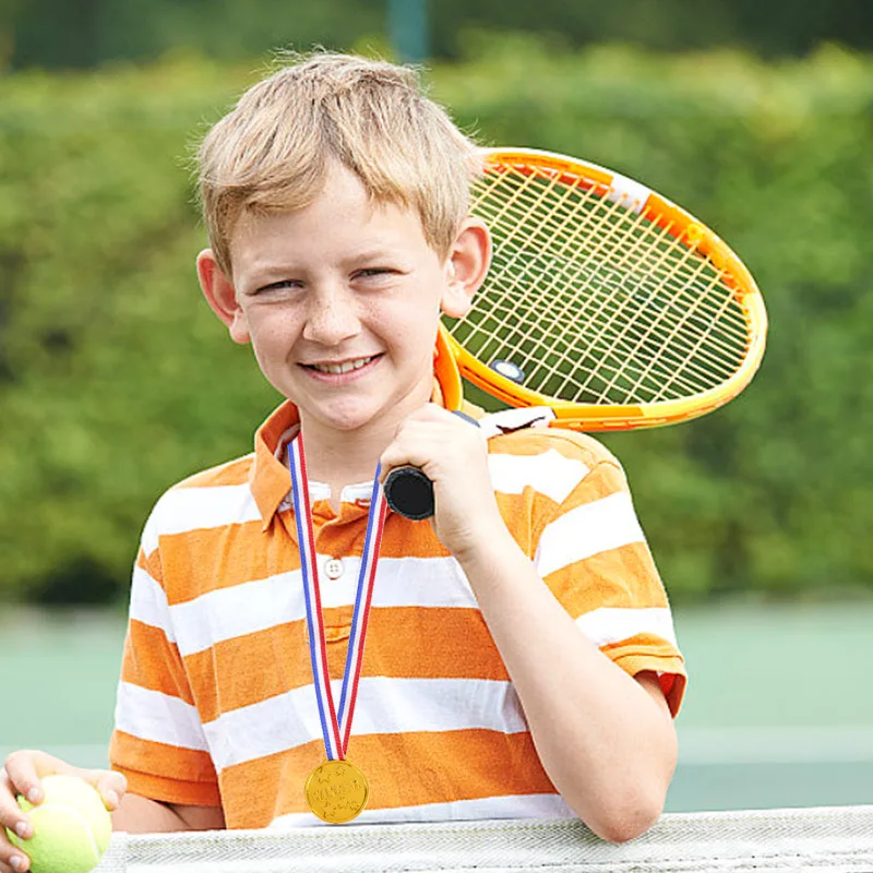 10 Stück Gold-Gewinnermedaillen für Kinder, Mini-Sportpreise aus Kunststoff, Spielzeug-Trophäen für Geburtstagsfeiern, Piñata-Füller, Geschenke – Detail 17