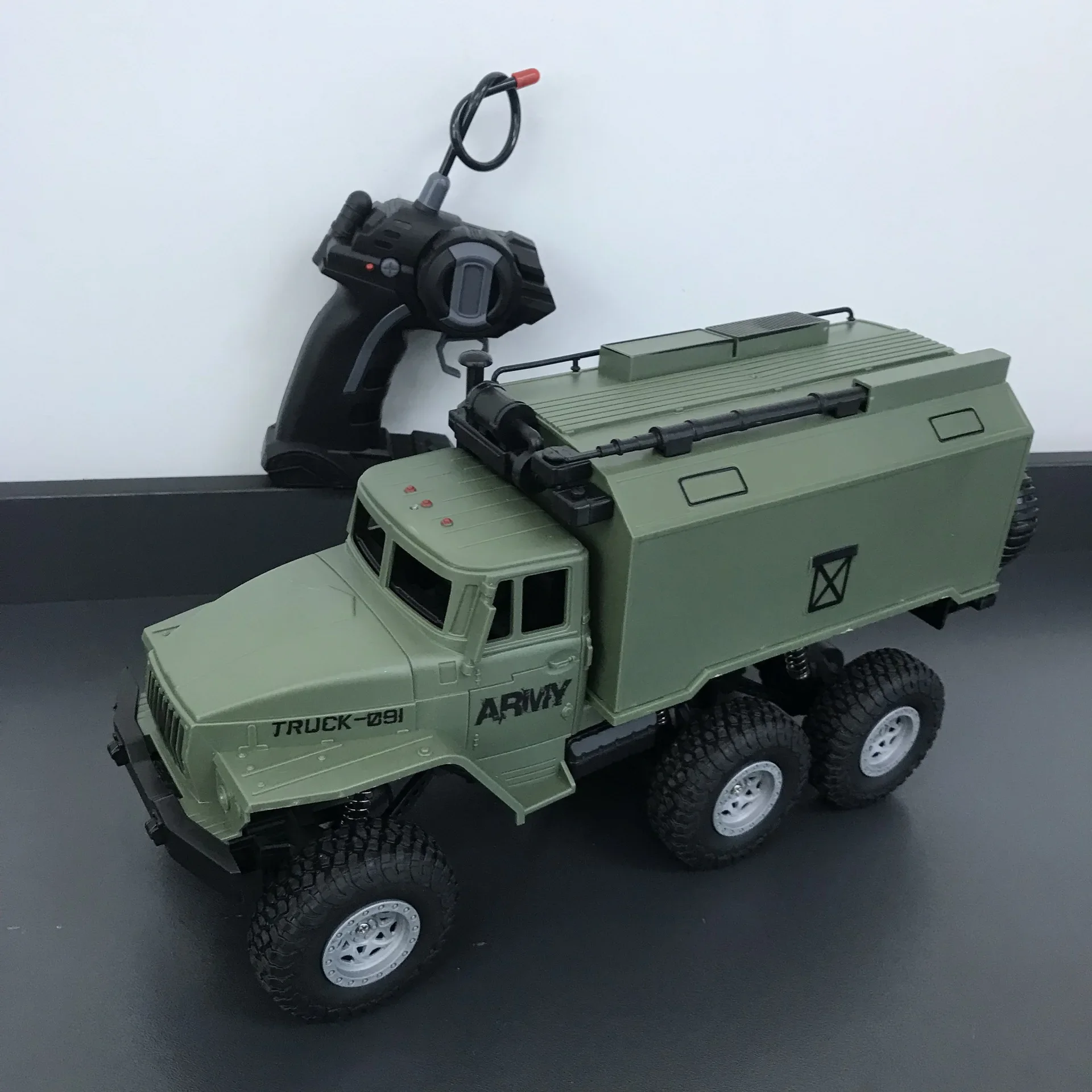 1/16 Rc Car Off-Road 4x4 2.4G Radio Controlled Car Military Electric Machine 10Km/h Rc Buggy Children's Cars Toys for Boy 4