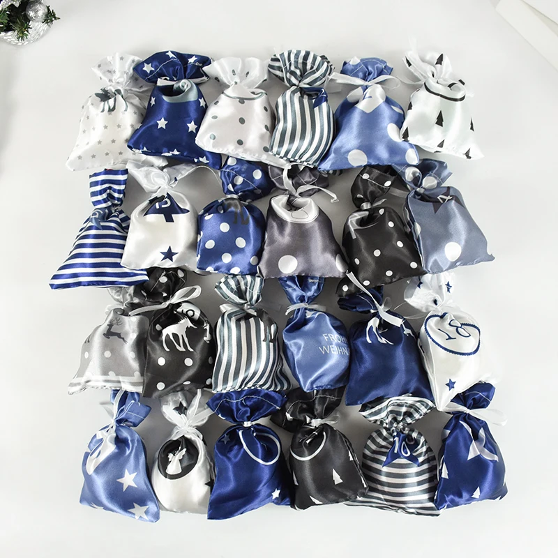 

24pcs/Set Advent Calendar Drawstring Gift Bag with Clips Rope DIY Xmas Tree Hanging Ornament Navidad Kerst Xmas Party Decoration