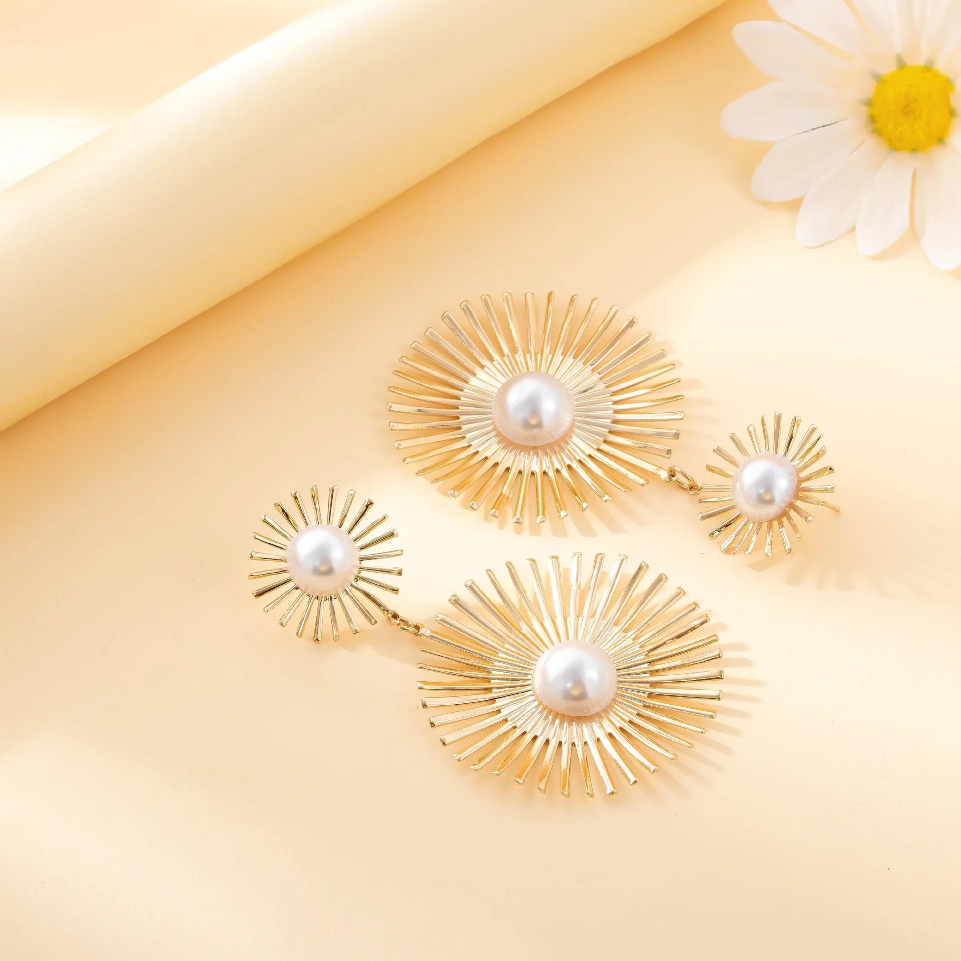 

Vintage Elegant Imitation Pearl Inlaid Sunflower Dangle Earring Women Fashion Charm Drop Earrings for Party