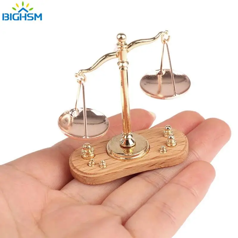 

Миниатюрные весы в винтажном стиле, Миниатюрные аксессуары, модель в античном стиле, изысканное украшение для дома, подарок для детей