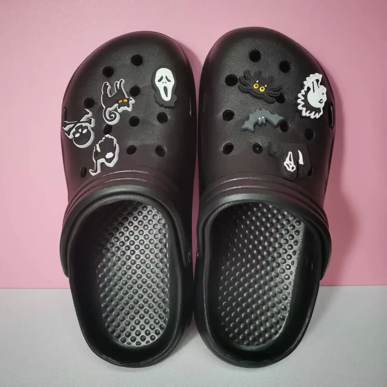 Woman Slippers With Halloween Charms Sandals Women Flip Flops Designer Shoes White Black Clogs Beach Comfortable Platform Mules 1