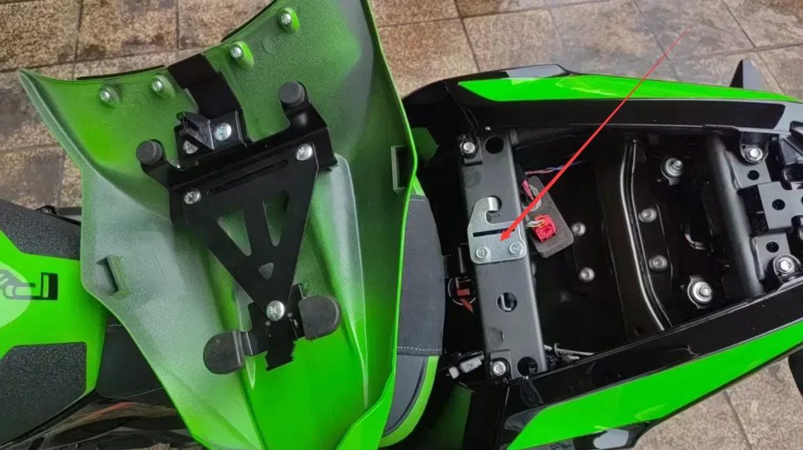 Für KAWASAKI NINJA 650R Z650 Z650 2017-2025 2022 Motorrad Stoßdämpfung Hinten Passagier Sozius Sitz Abdeckung verkleidung Gugel – Detail 1