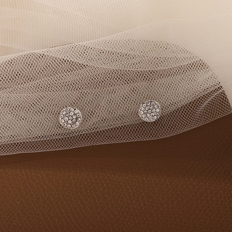 

Маленькие круглые серьги-гвоздики для женщин, изысканная Модная бижутерия серебряного цвета, милые простые геометрические серьги с кристаллами, подарок