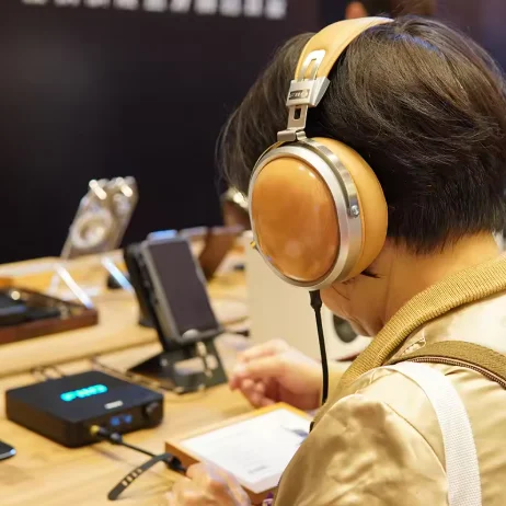 FiiO FT1 Closed-Back Over-Ear Headphone 60mm Dynamic Driver Hi-Res Audio Wired HiFi American Black Wood Ear Cups for Studio 6