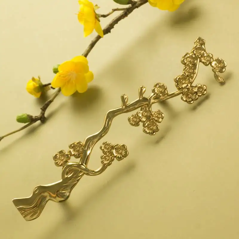 

Wardrobe Kitchen Cupboard Cabinet Door Drawer Pulls Brass Plum Blossom Branch Furniture Handles Hardware Decor Shape Long Handle