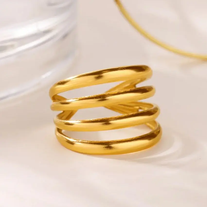 Fashionable Rings Women Gold Stainless Steel