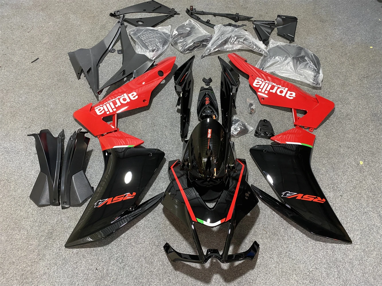 

Комплект обтекателей для мотоцикла, подходит для Aprilia RSV4 1000 2010 2011 2012 2013 2014 2015, кузов из АБС-пластика белого и красного цвета