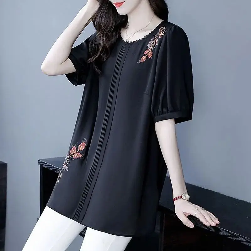 Рисунок 2 - Женская Тонкая блузка с вышивкой