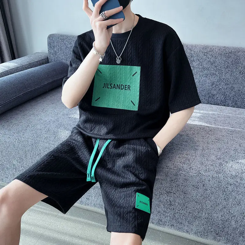 thumbnail image 1 of Conjuntos de camiseta y pantalones cortos para hombre, ropa informal elegante para hombre, estilo coreano, suave, talla XL, ajuste regular, talla 5XL, conjunto de 2 piezas, oferta al por mayor, 1 of 4