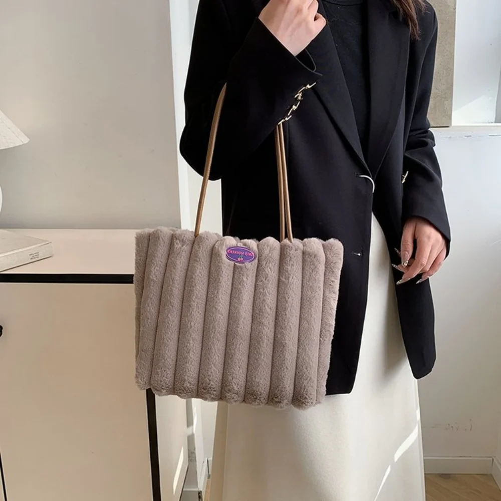 Plush Tote Bag Women's Crossbody Handbag Large Capacity Fur Single Shoulder Bag Street Style Velvet Commute Fashionable All-M...