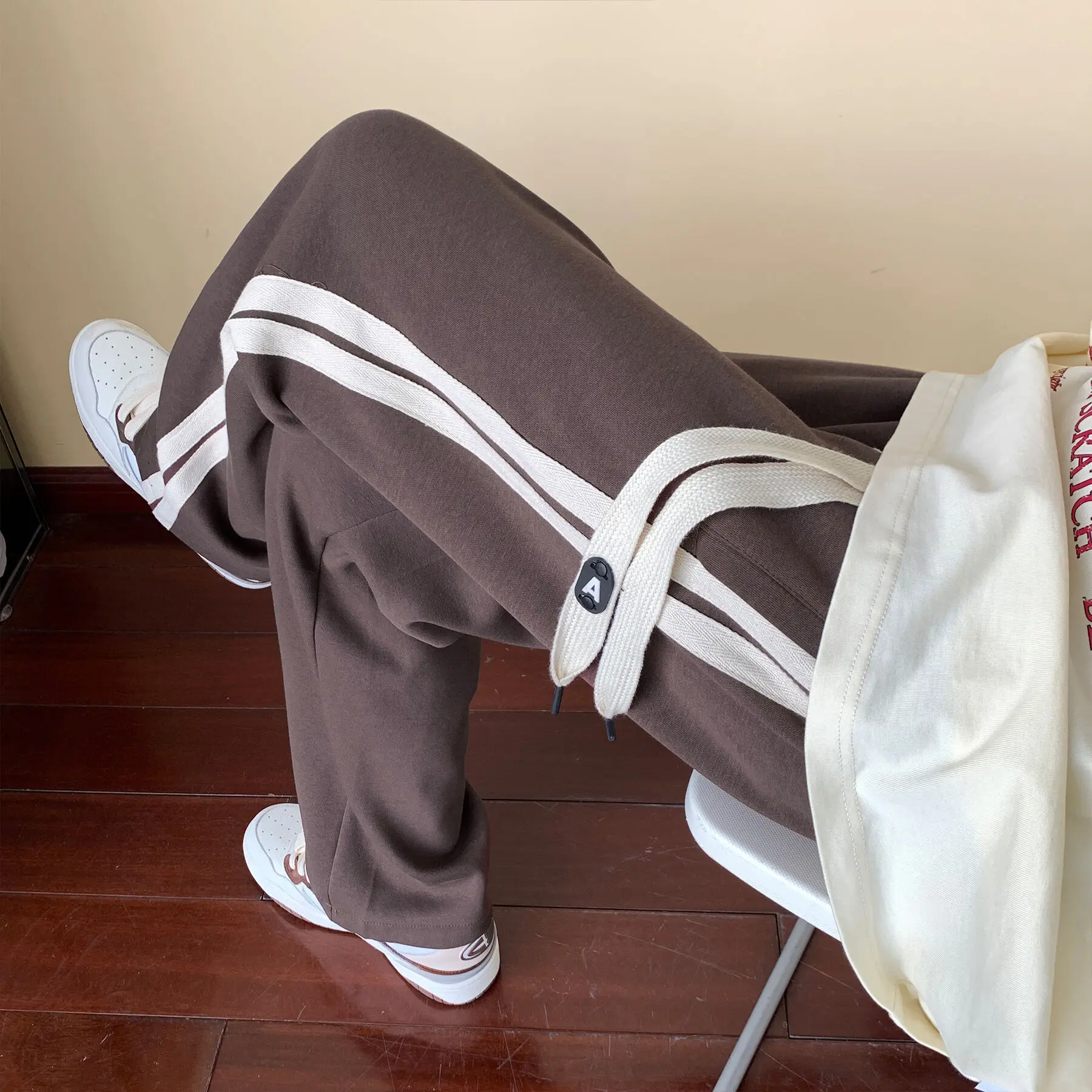 

Men's Sports Pants Loose Fashion Drawstring Side Stripe loose large size Harajuku wide leg pants Casual Streetwear Sports Pants