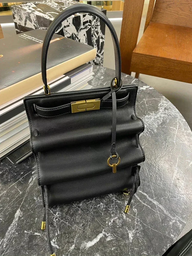 

2024 New Irregular And Irregular Pleated Handheld Kelly Bag Famous Designer Organ Bag Fashion And Personalized Women's Bag Trend