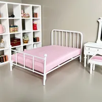 Lit miniature pour maison de poupée à l'échelle 1:12, scène de chambre à coucher, lit de poupée à cadre en fer, mobilier, lit simple avec matelas, modèle de mini-lit, jouet DIY 1