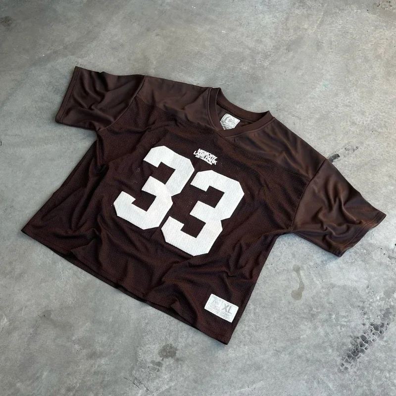 thumbnail image 1 of Camiseta americana Y2K suelta con estampado de letras grandes, empalme de manga corta, ropa de entrenamiento de fútbol unisex de verano, tops de calle de hip hop, 1 of 4