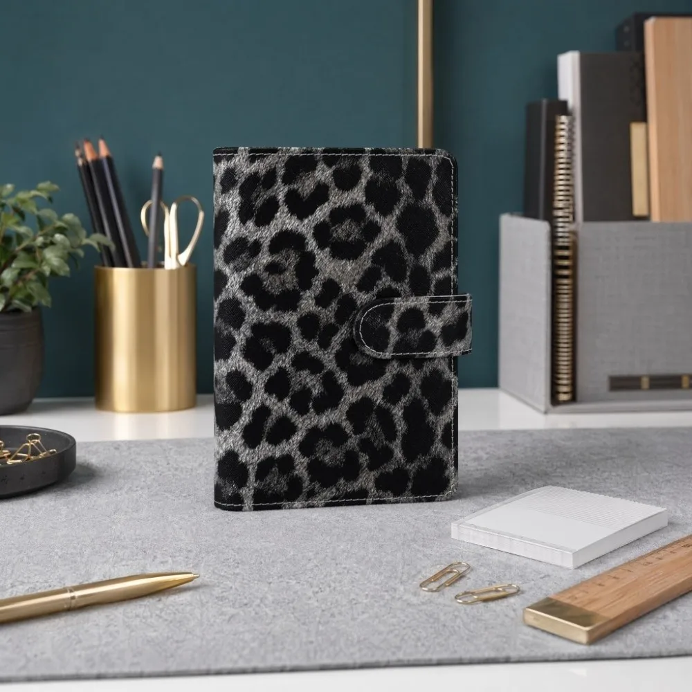 Mini Raccoglitore A6 per Risparmio in Pelle Sintetica, Buste Porta Contanti, Libro delle Sfide di Risparmio, Mini Raccoglitore per Budget Durevole e Resistente agli Strappi - immagine 3