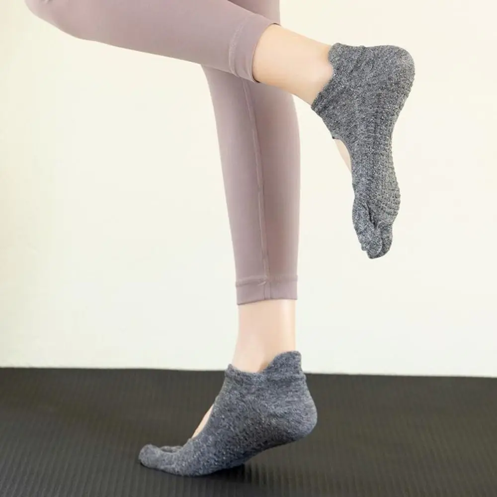 1 Pair High Quality Anti-slip Yoga Pilates Socks Cotton Split Toe Sport Socks Breathable with Grip Five-finger Socks Dance 10
