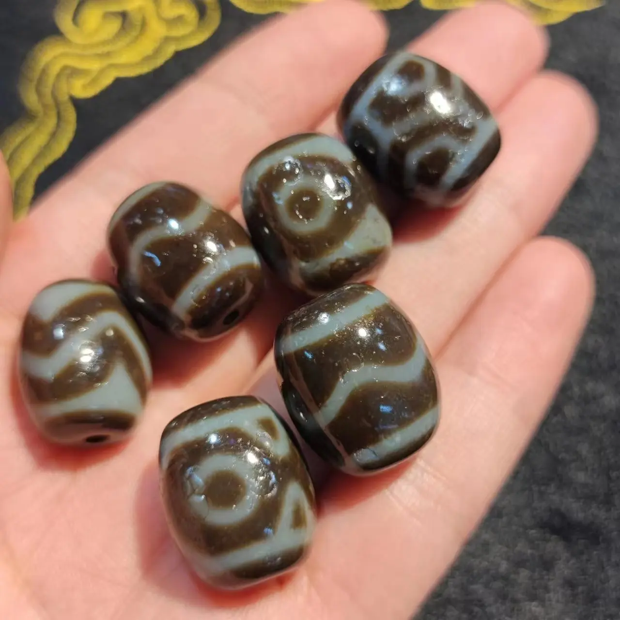 

1pcs/lot natural multi-pattern old agate dzi Rare handmade beads Black gray Weathering lines Accessories amulet jewelry diy