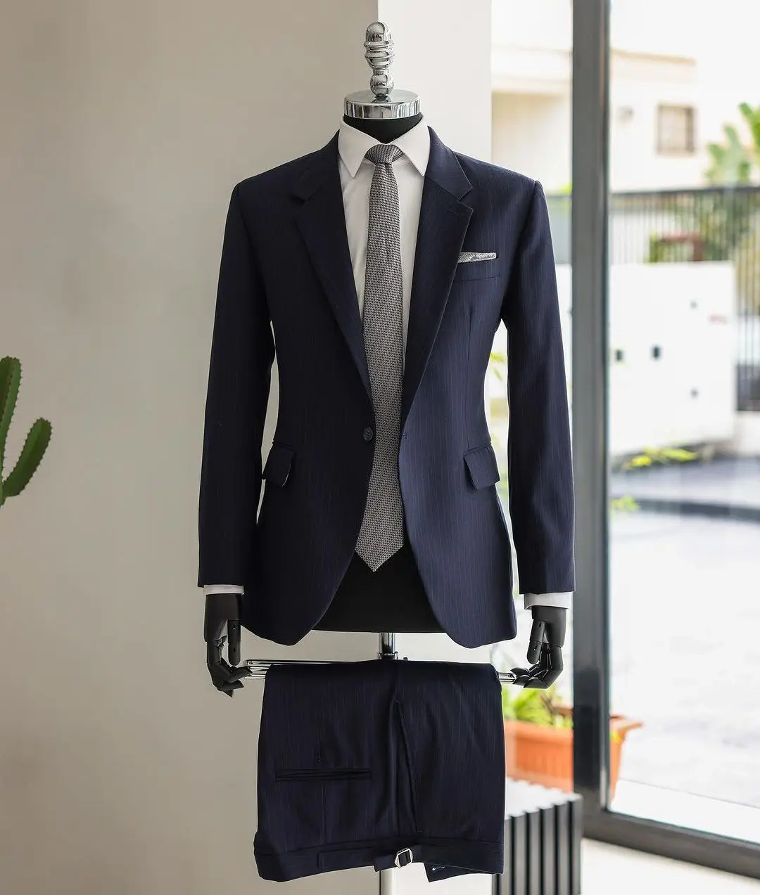 

New Dark Navy 2 Pieces Blazer Pants Men Suits One Button Peaked Lapel Pinstripes Formal Party Wedding Groom Plus Size Tailored