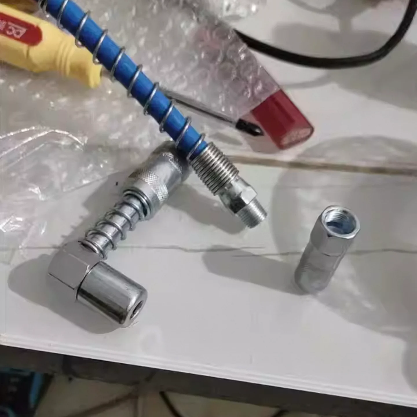 Portable Mini Extendable 90 Degree Right Angle Butter Gun Oil Nozzle Versatile Lubrication Tool for Hard-to-Reach Areas