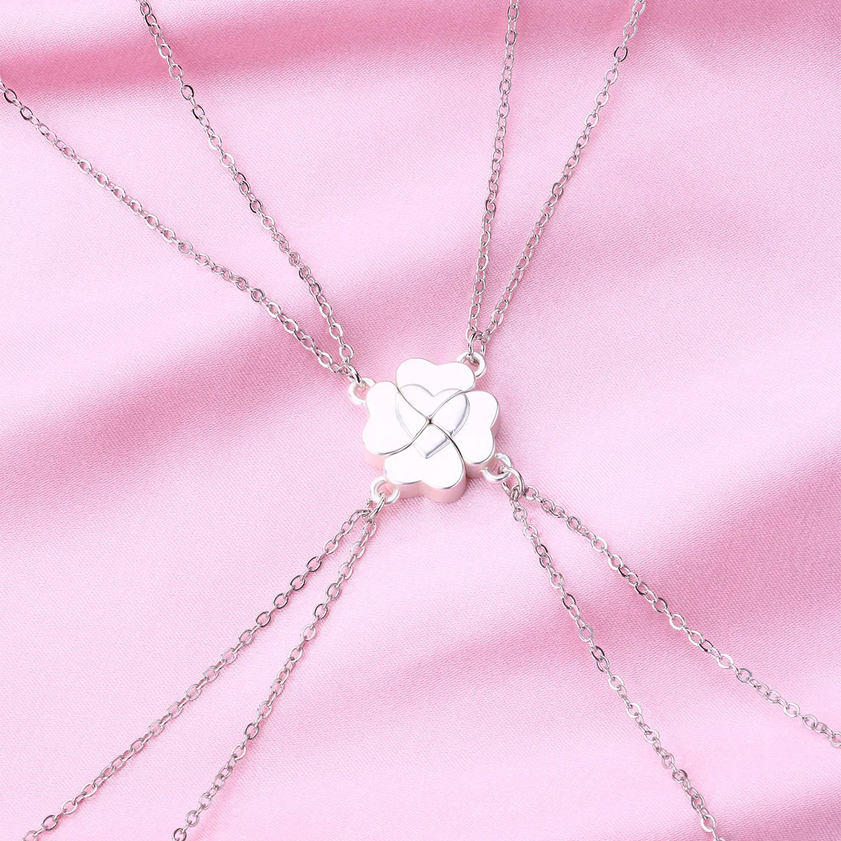 Collier BFF Pour 4 Meilleures Amies - Pendentif 4 Feuilles Magnétique, Chaîne Réglable - Cadeau Amitié, Anniversaire, Graduation
