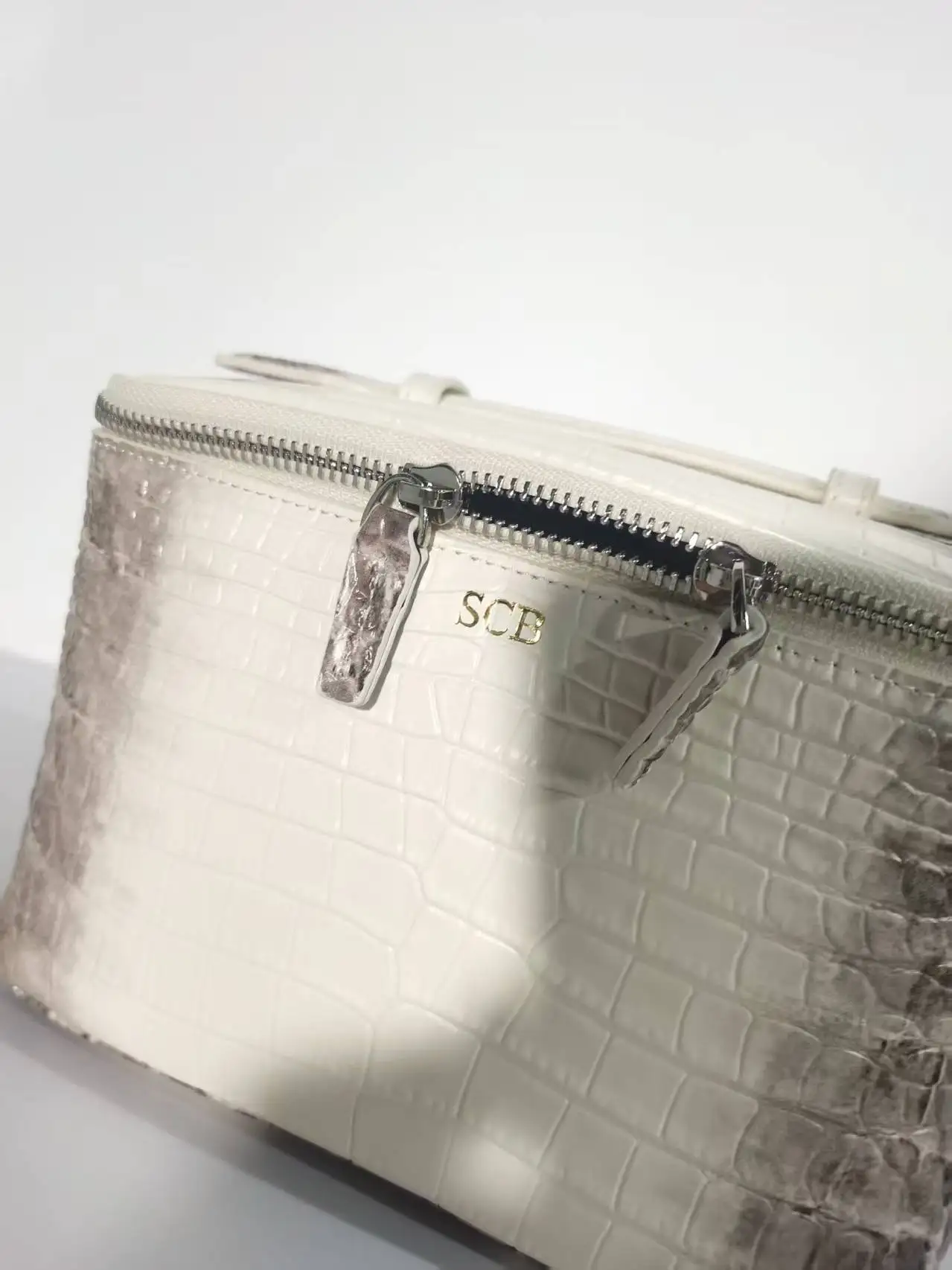 Cowhide Leather Crocodile Pattern Makeup Bag New Free Initials Travel Portable Toiletry Bag Large Capacity Storage Cosmetic Bag