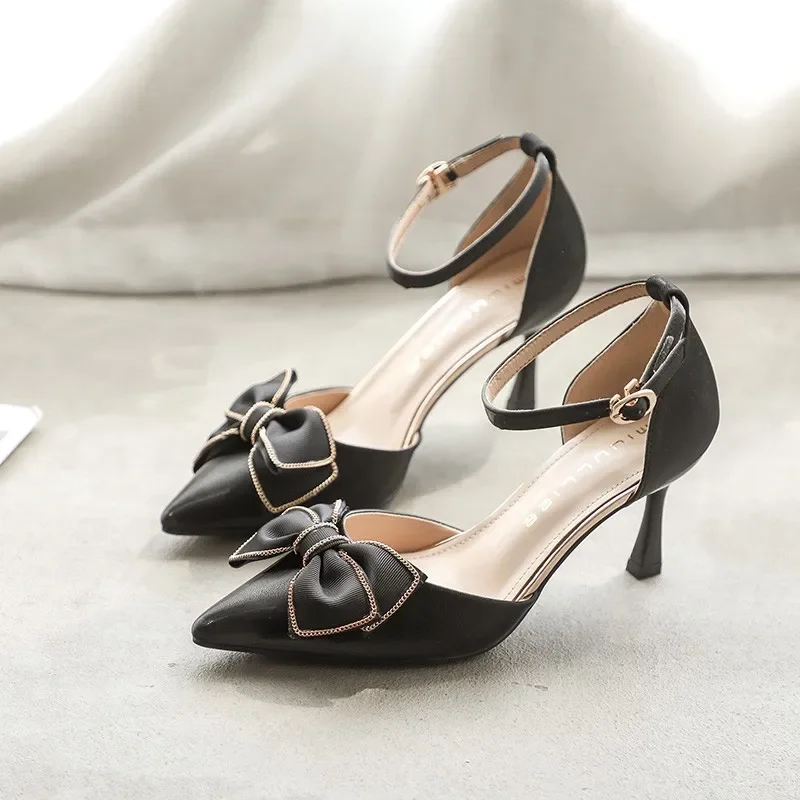 2025 New Medium Heel Heels Womens Shoes Trend Pointed Toe Butterfly Stilettos Elegant Dress Weddings Bridal Party White Designer 2