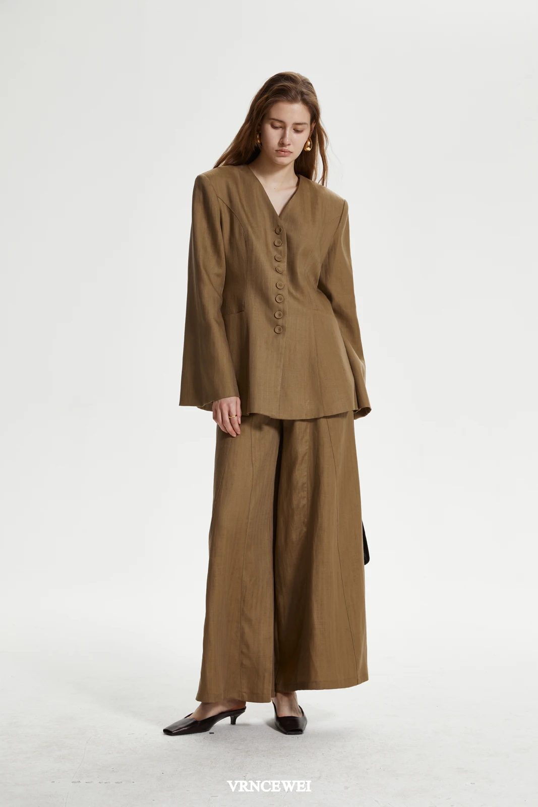 V-neck single breasted suit with waistband and three-dimensional cut suit jacket for women 2