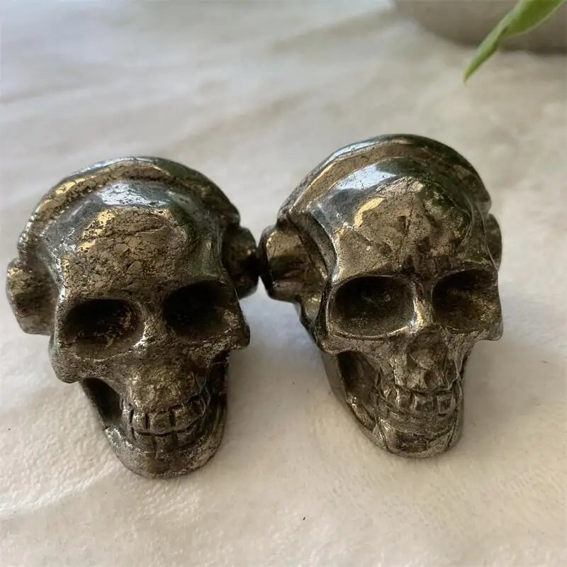 

Natural Stones Pyrite Skull Carved Healing Crystals Ornament Reiki Gemstone Wicca Halloween Gift Home Decorations 1pcs