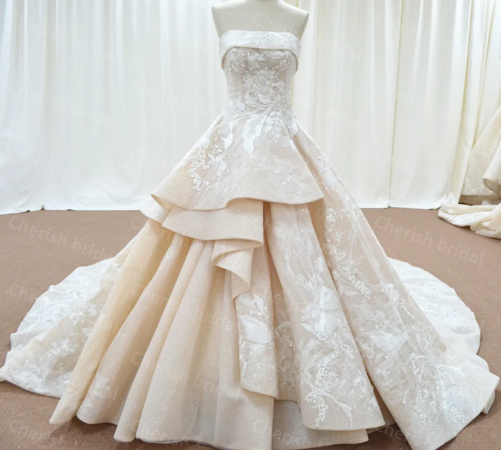 

C5004B Exquisite Strapless Wedding Dress, Sleeveless Lace Applique and Sequin Ball Gown Bride Dress Women Bridal Gown