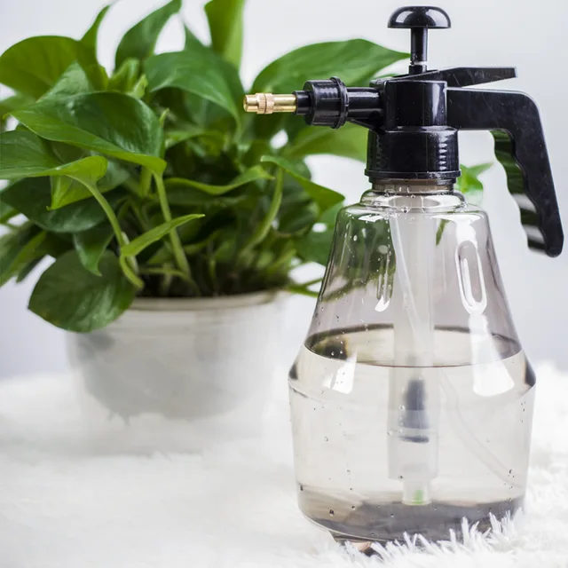1.5L Multifunkciós Kerti Öntözés Kéznyomású Permetező Palack Öntözési Kertészeti Szerszámok - Image 3