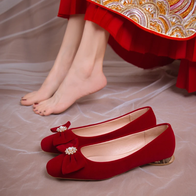 

Женские повседневные кроссовки, мягкие свадебные туфли на низком каблуке, с бантом, на плоской подошве, с квадратным носком, под платье невесты, из искусственной кожи с бабочкой