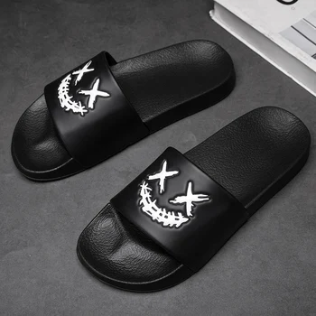 Pantofole nere alla moda personalizzate da uomo estive Suola morbida Comode infradito versatili Sandali da spiaggia da viaggio casual ad asciugatura rapida 1