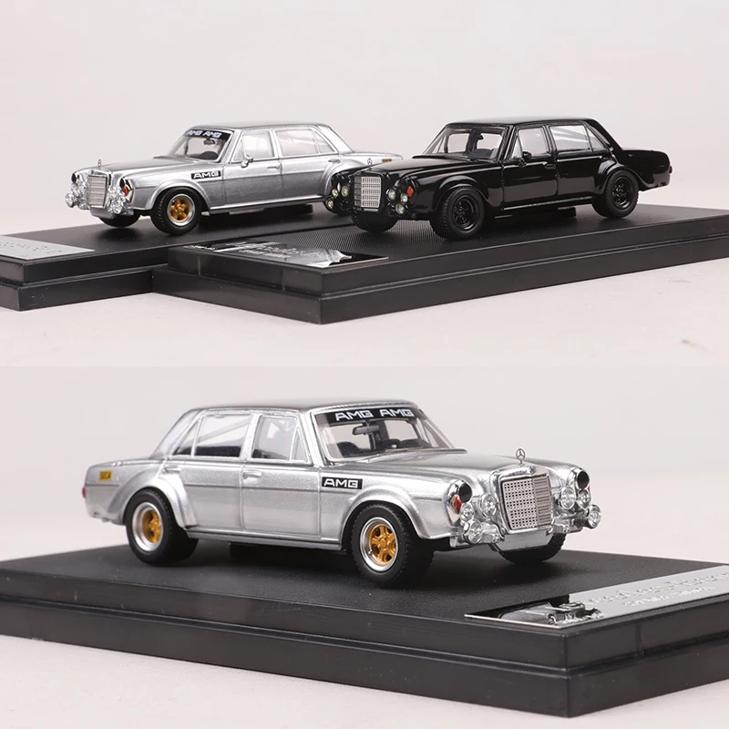 

Модель автомобиля Space 1:64 AMG 300SEL серебристый/черный сплав